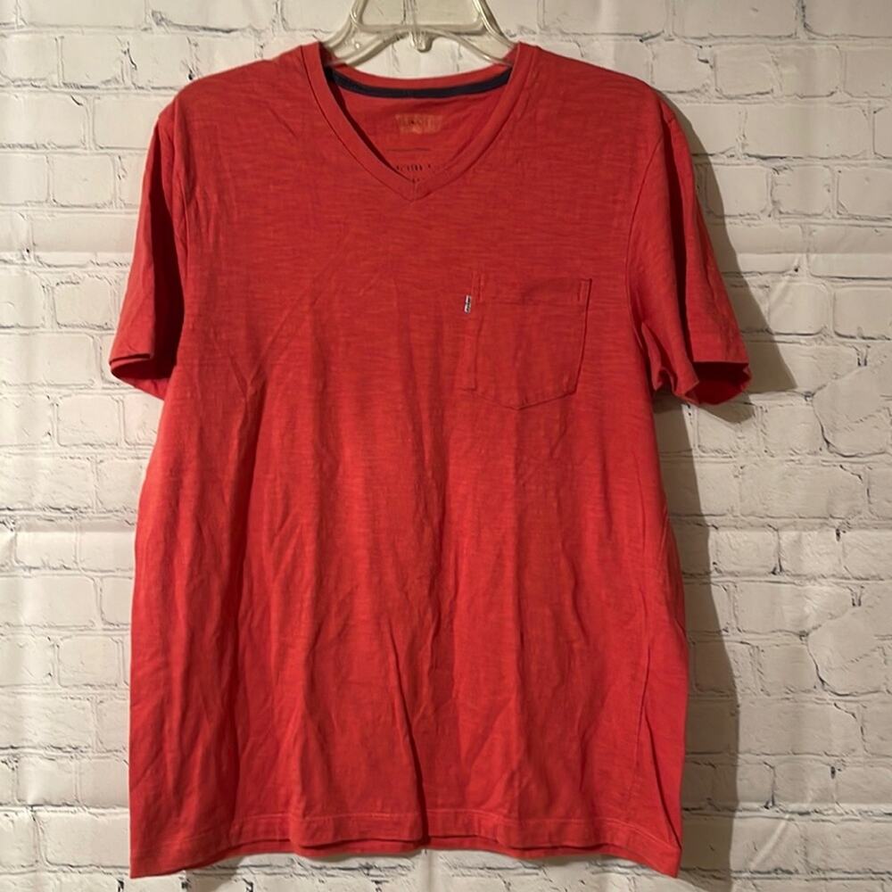 Levi’s vneck one pocket t-shirt